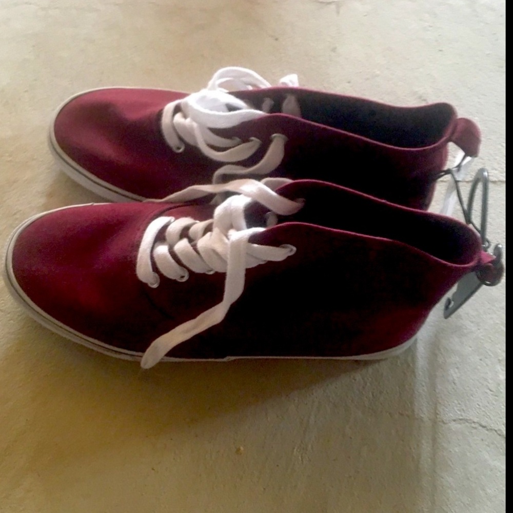 High Top Canvas Sneakers • Size 8 - Picture 11 of 12